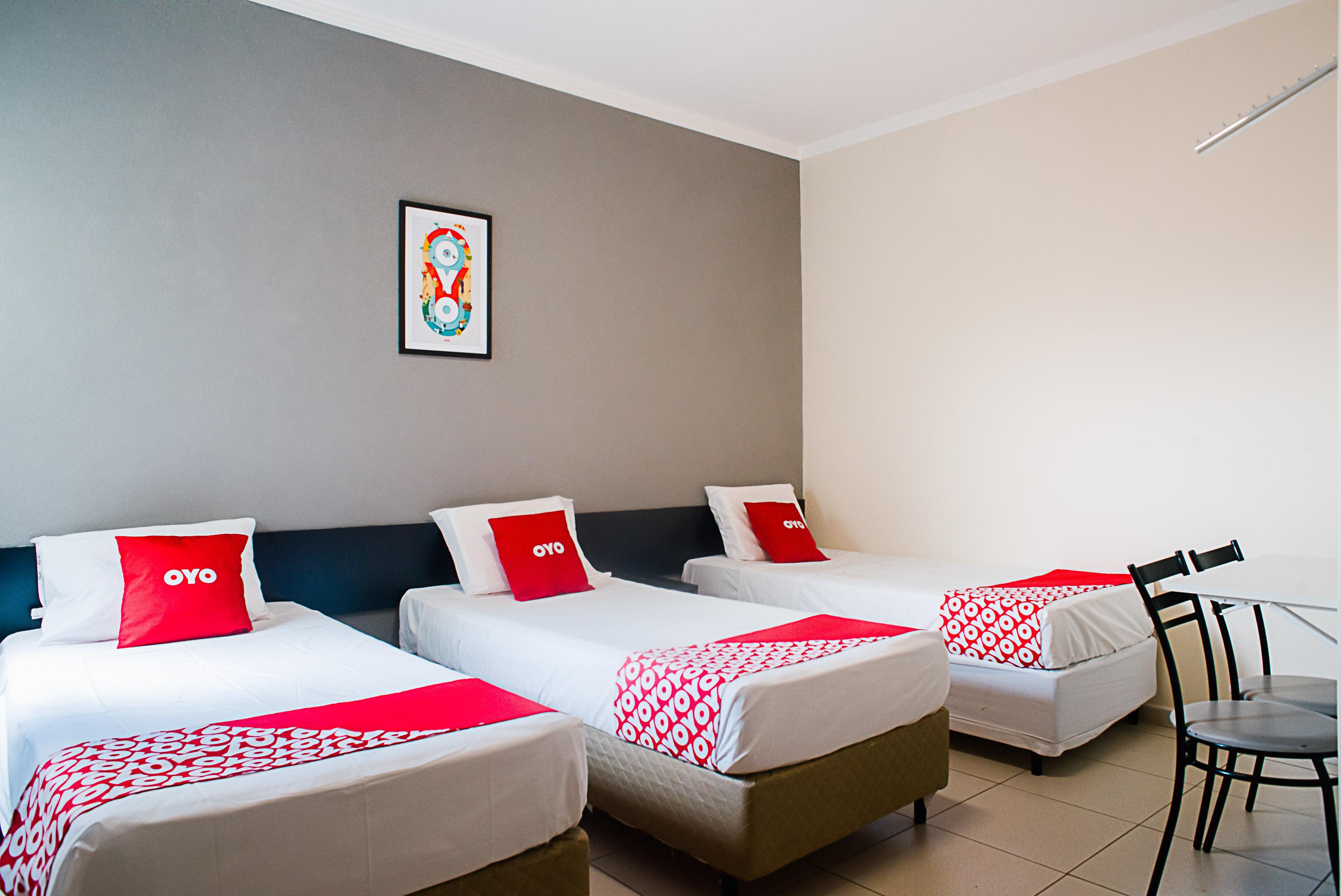 Oyo Cerrado Hotel, Campo Grande Campo Grande  Eksteriør bilde A typical OYO hotel room in Mexico City